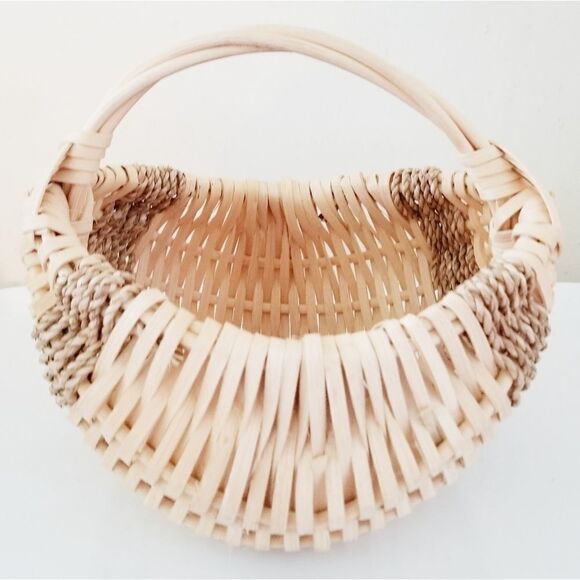 Handcrafted basket farmhouse decor style - Picture 1 of 7